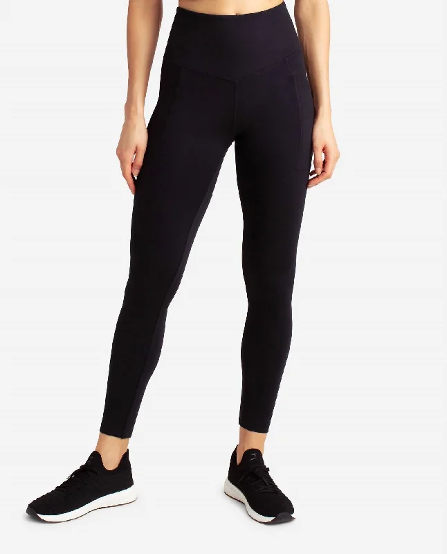 Pacesetter 7/8 Legging In Black Salt Women's Casual Attire