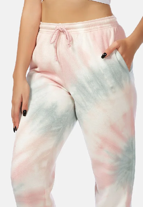 tie-dye joggers Women's Night-Out Outfit